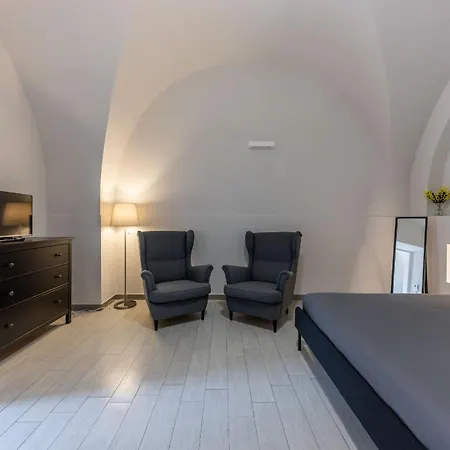 House Mandarino * باري